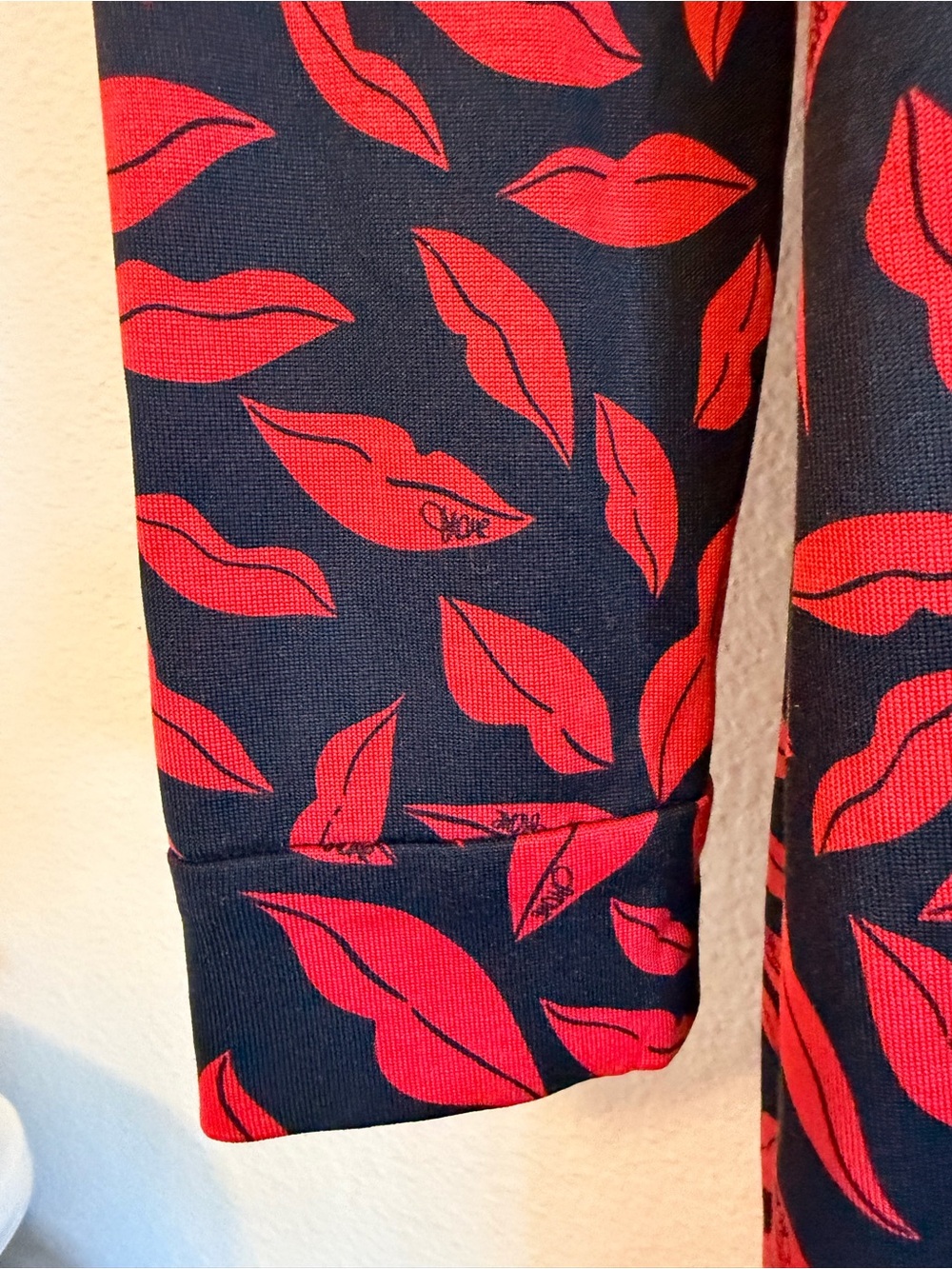 Diane von Furstenberg Lips Wrap Dress 100%Silk jersey, size 6 - Picture 10 of 14